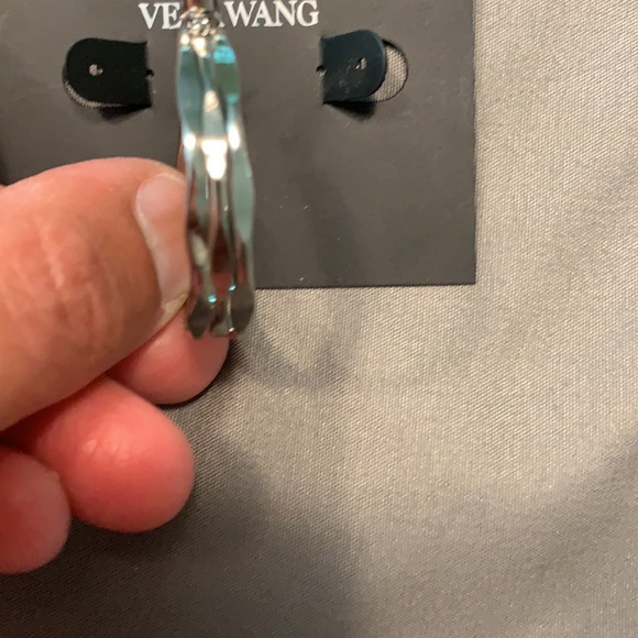 Brand new simply vera vera Wang earrings - Picture 5 of 8